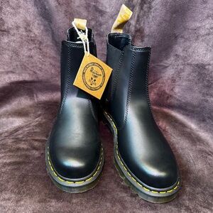 New Adult Doc Marten’s Chelsea Boots